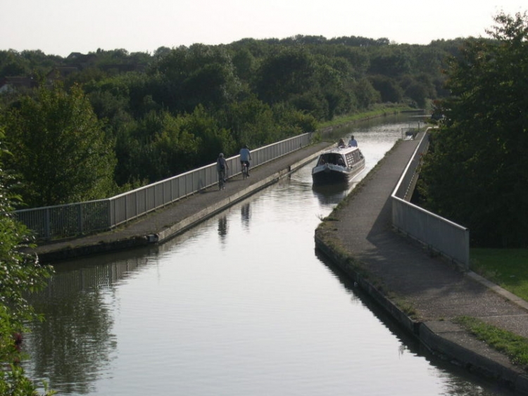 Grand Union Canal - Bradwell Aqueduct che collega Bradville con New Bradwell