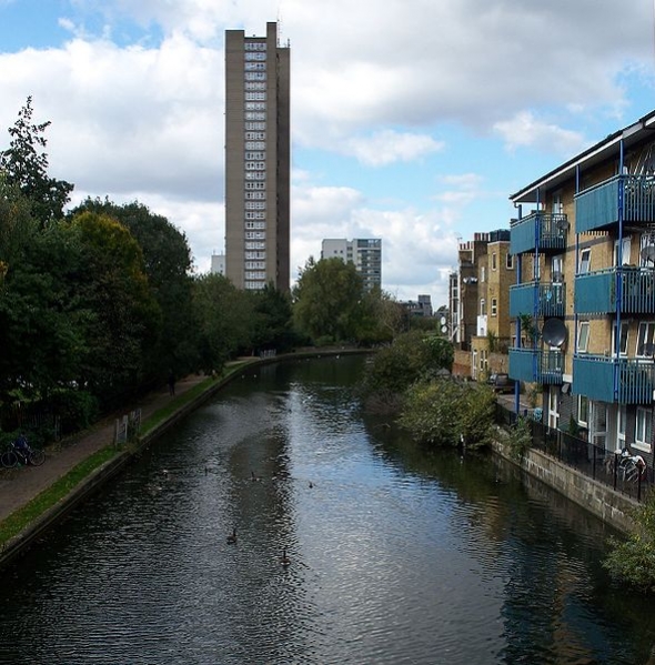 Il Grand Union Canal nei pressi di Westbourne Park