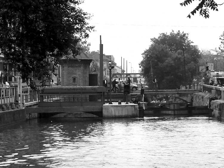 Milano - Naviglio Pavese - La Conchetta - a sinistra la garitta del guardiano delle chiuse