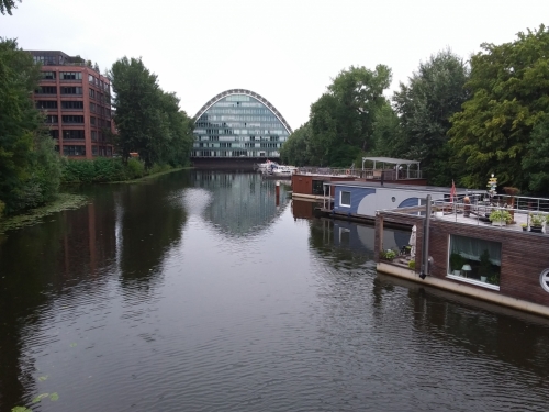 Amburgo: agosto 2019, case sull'Hochwasserbassin