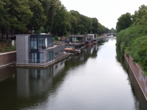 Amburgo: agosto 2019, case sull'Eilbekkanal