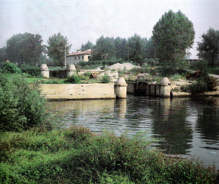 Sbocco del Naviglio Pavese nel Ticino