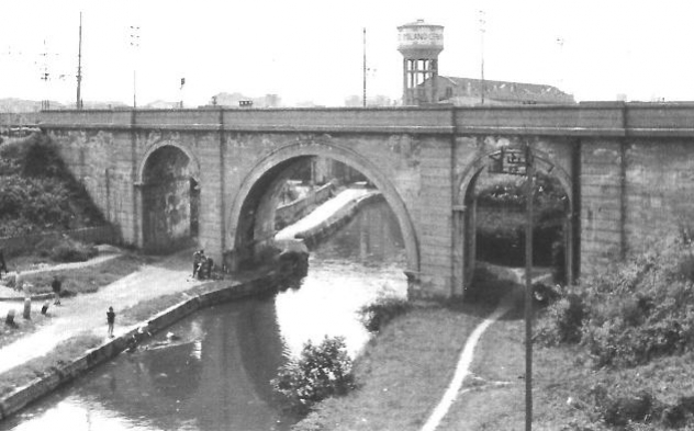 Ponti ferroviari, anno 1961. Via Tofane angolo via Chioggia.