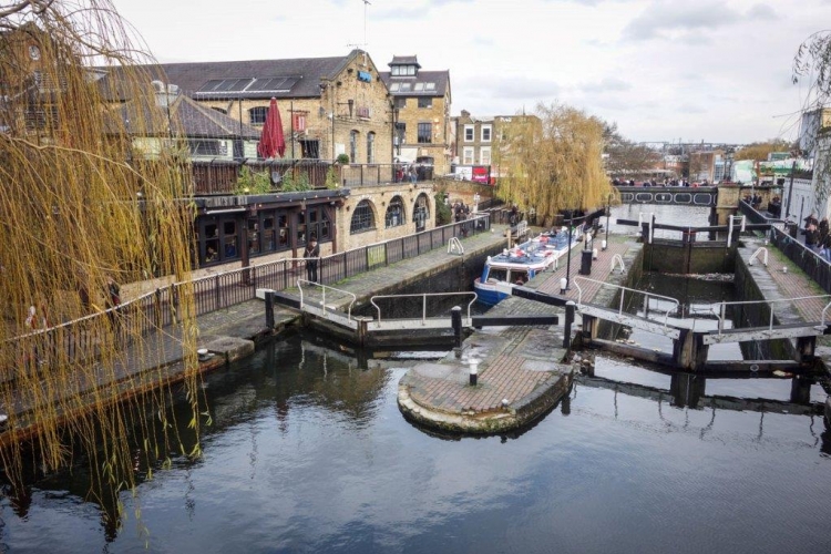 Chiuse sul Camden Canal a Londra