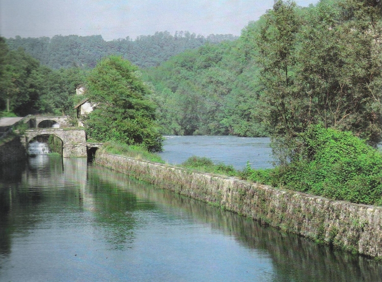 Dopo la conca in Adda, il Naviglio e il fiume scorrono contigui