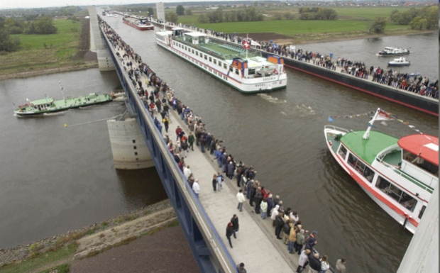Magdeburg Water Bridge: il canale Elba-Havel e il canale di Mittelland sovrappassano il fiume Elba