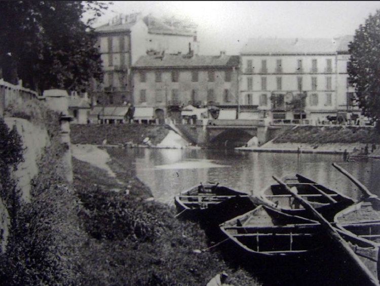 1920 Sullo sfondo il Ponte su Naviglio Grande (Viale Gorizia)