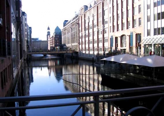 Un canale nella zona centrale di Amburgo