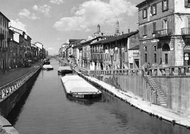 Naviglio grande dal ponte della Darsena