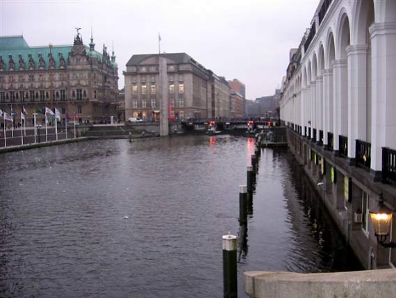Rathaus e il canale Alsterfleet