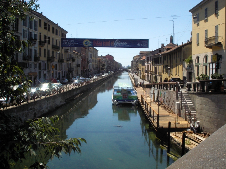 Naviglio Grande dal ponte della Darsena