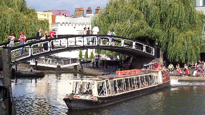 Londra, waterbus sul canale di Camden