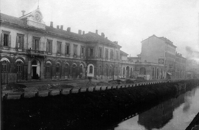 La caserma di via Melchiorre Gioia quando la Martesana era ancora scoperta